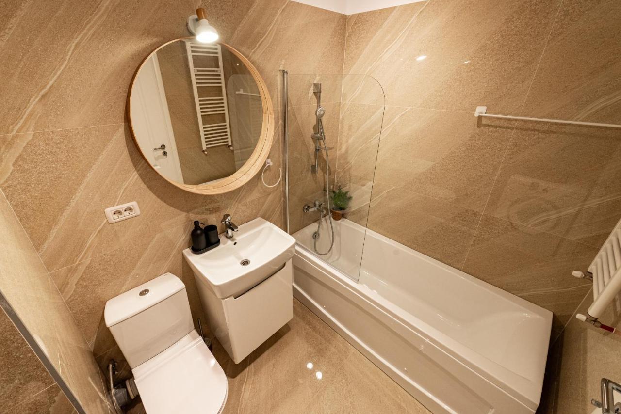 Central Spacious Apartment 506 Boekarest Buitenkant foto